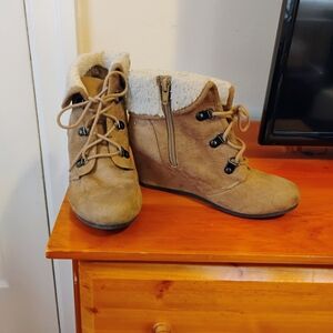 Women's Tan Heeled Boots with Faux Fur Lining